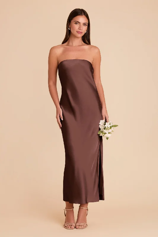 Maternity dress for a New Year's Eve celebration Isla Matte Satin Dress - Chocolate Brown Maternity dress for a New Year's Eve celebration Isla Matte Satin Dress - Chocolate Brown