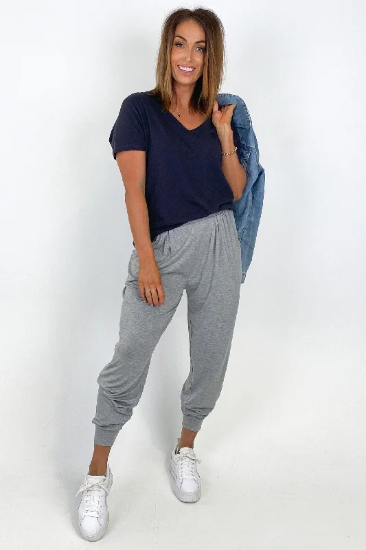 Women's Leather - Look Tight Trousers with Zipper Details in Dark Gray for an Urban StyleBetty Basics Paris Pant Grey Marle Women's Leather - Look Tight Trousers with Zipper Details in Dark Gray for an Urban StyleBetty Basics Paris Pant Grey Marle