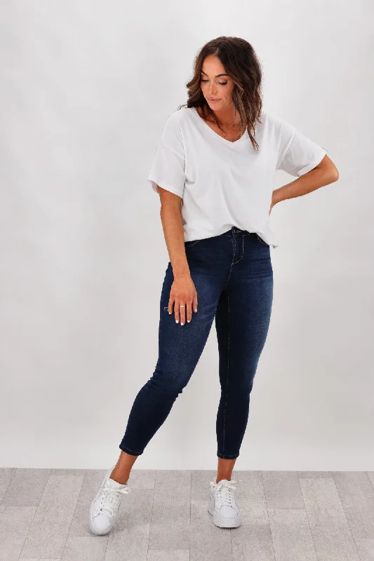 Women's Seamless Compression Tight Trousers in Gray for Fitness and Yoga SessionsShine On Label Sculpt Denim Cropped Jean Super Dark Indigo