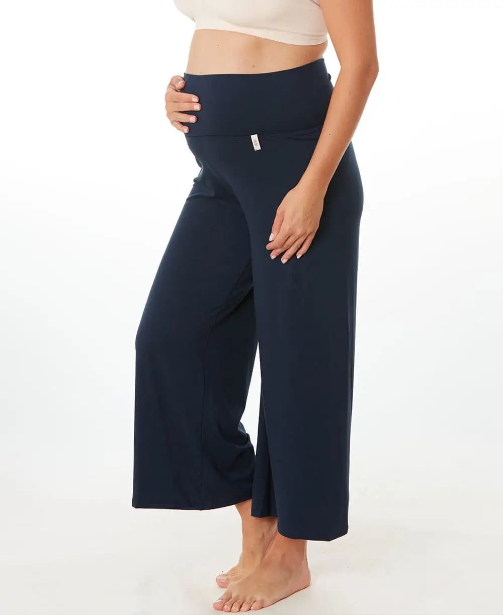 hands free women nursing bra for multitaskingMaternity pants 7/8th Origin indigo