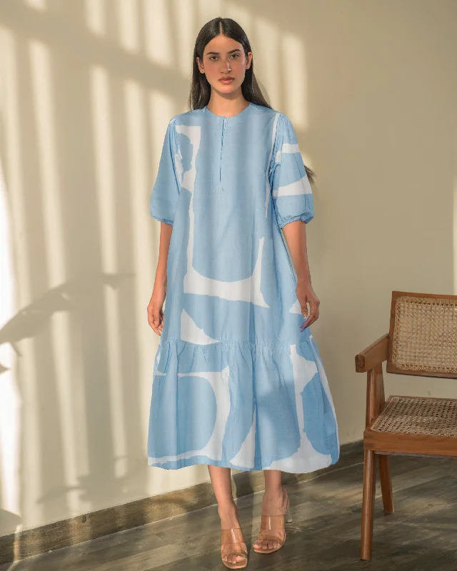 Sleeveless Women Dress in Bright Colors for Summer Parties Sleeveless Women Dress in Bright Colors for Summer Parties Blue Abstract Print Bottom Flare Dress Sleeveless Women Dress in Bright Colors for Summer Parties Sleeveless Women Dress in Bright Colors for Summer Parties Blue Abstract Print Bottom Flare Dress