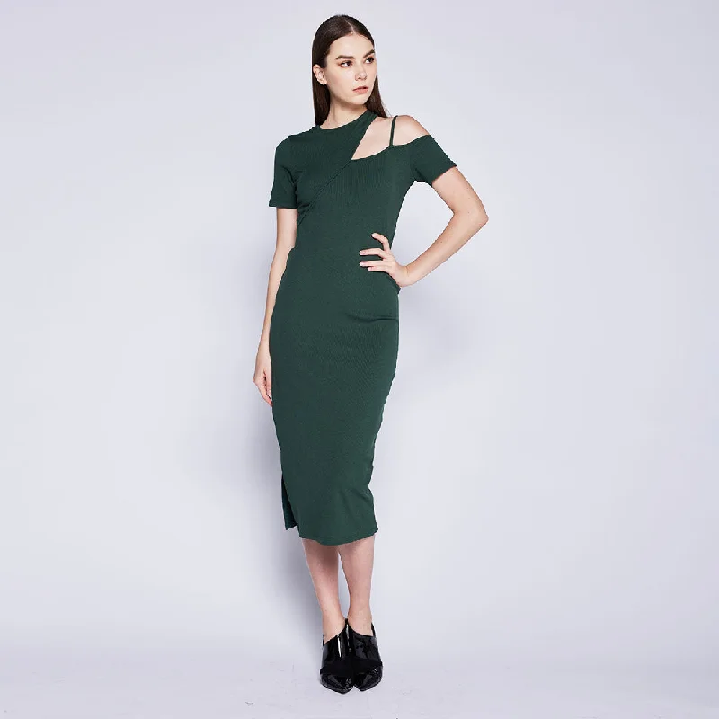Halter Neck Women Dress to Show Off the Shoulders and Neckline Halter Neck Women Dress to Show Off the Shoulders and Neckline Lea Knit Dress Halter Neck Women Dress to Show Off the Shoulders and Neckline Halter Neck Women Dress to Show Off the Shoulders and Neckline Lea Knit Dress