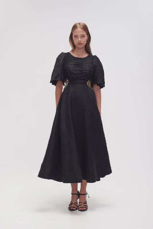 Midi dresses with side slits for a sexy and elegant appearanceMonica Chainlink Midi Dress Midi dresses with side slits for a sexy and elegant appearanceMonica Chainlink Midi Dress