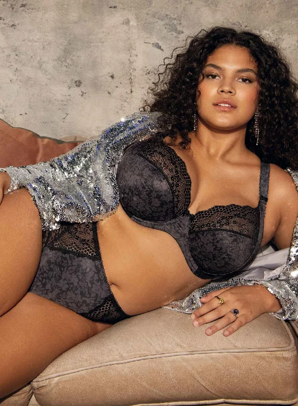 Women's bras crafted from stretchy spandexElomi: Lucie Stretch Plunge Bra Black