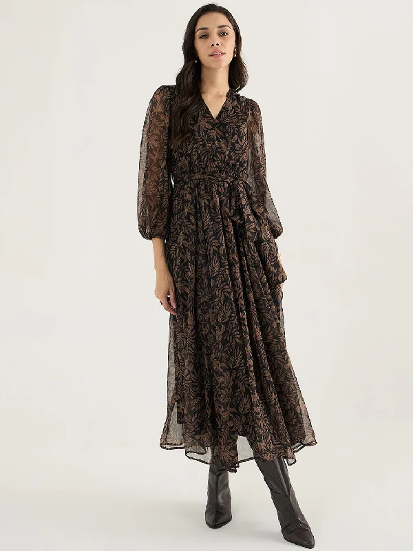 Maxi dresses with a pleated skirt for a timeless and elegant appearanceBlack Leaf Print Wrap Maxi Dress Maxi dresses with a pleated skirt for a timeless and elegant appearanceBlack Leaf Print Wrap Maxi Dress