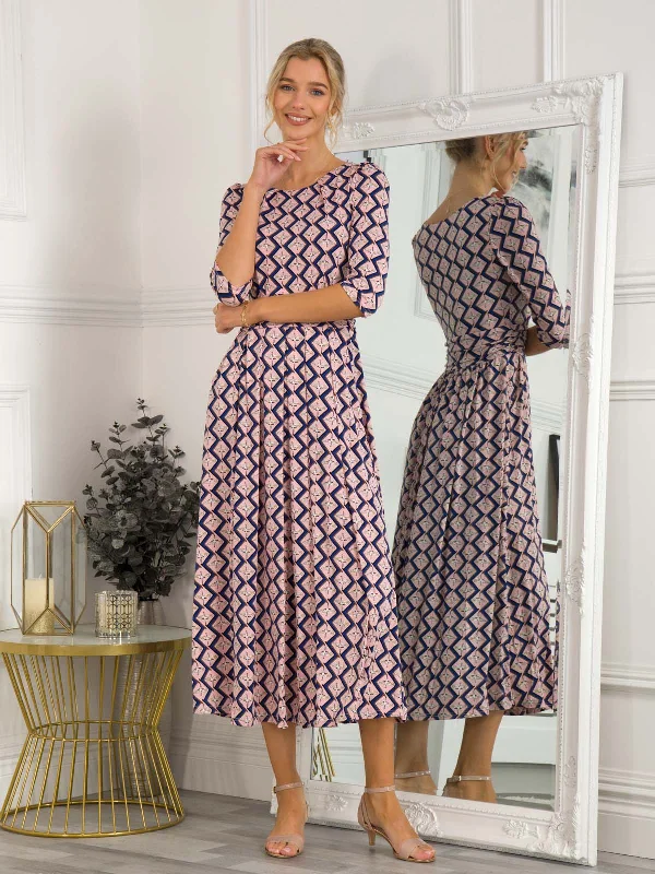 Maxi dresses with a paisley print for a classic and elegant styleJolie Moi Sienna 3/4 Sleeved Maxi Dress, Pink Birds Maxi dresses with a paisley print for a classic and elegant styleJolie Moi Sienna 3/4 Sleeved Maxi Dress, Pink Birds