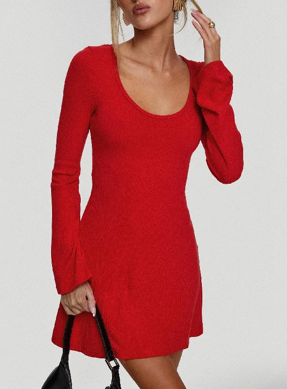 Mini dresses with cut - out details for a trendy lookBest Interest Long Sleeve Mini Dress Red Mini dresses with cut - out details for a trendy lookBest Interest Long Sleeve Mini Dress Red