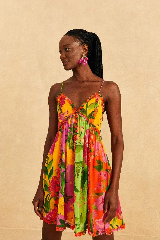 Mini dresses with gathered skirts for a voluminous effectMixed Romantic Garden Mini Dress