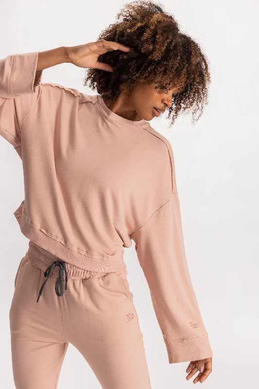 Water - resistant women's trench coats with adjustable cuffs for rainy daysEssence Style Maxi Blouse Water - resistant women's trench coats with adjustable cuffs for rainy daysEssence Style Maxi Blouse