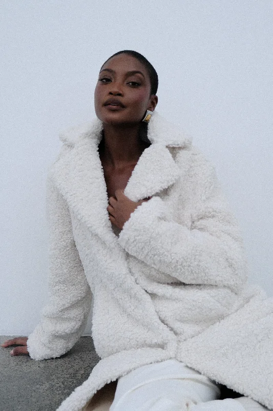 Women's knee - length wool blend coats with a fur collar for added warmthIzzy Boucle Coat - Cream Women's knee - length wool blend coats with a fur collar for added warmthIzzy Boucle Coat - Cream